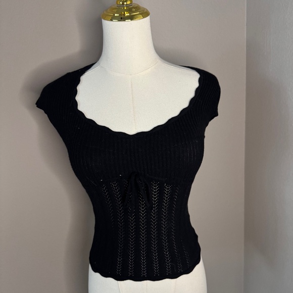 Wilfred Aritzia Soloist Shortsleeve Sweater - Picture 1 of 5